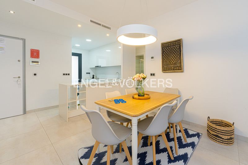 Foto cef4e754-6385-4a71-8b7a-35126123bd6f. Apartament amb aparcament piscina a Playa Poniente Benidorm