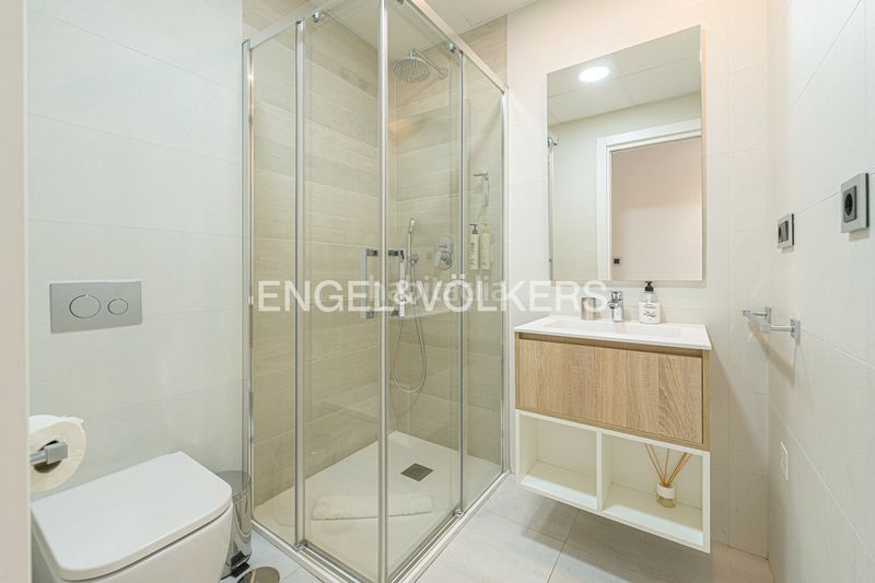 Foto e4e2db98-7536-4f4a-a275-c6bfcbe822f1. Apartament amb aparcament piscina a Playa Poniente Benidorm