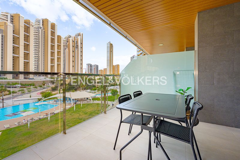 Foto f09f8d20-f9dd-460a-9c95-83d4d2848ab0. Apartament amb aparcament piscina a Playa Poniente Benidorm