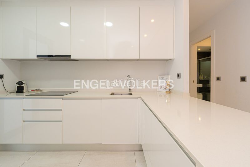 Foto f55ce1ea-84df-46e0-a0e3-991c004f74dc. Apartament amb aparcament piscina a Playa Poniente Benidorm