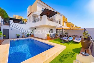 Maison jumelée  Calle finlandia 182. Espectacular villa con impresionantes vistas al mar en villajoyo