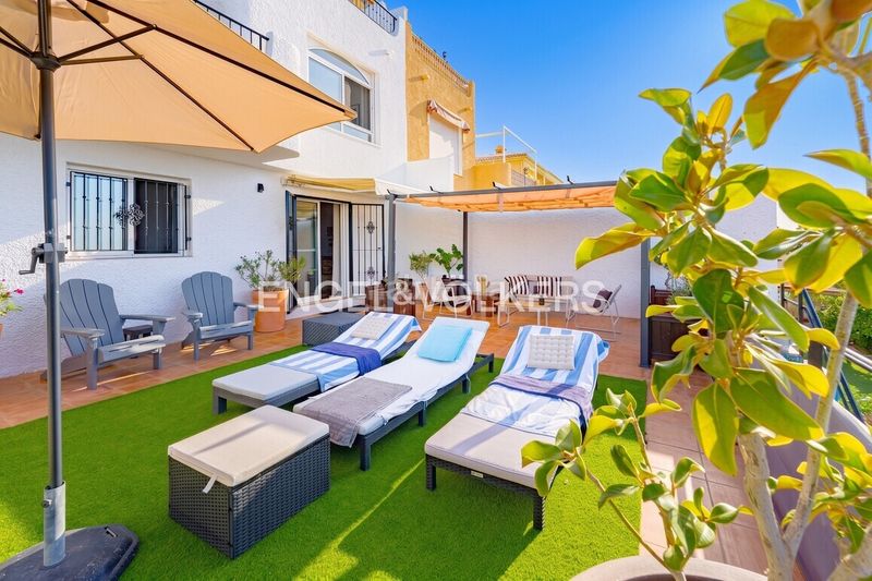 Foto b1ef3f48-8efb-480c-9474-0b5a298f584f. Casa aparellada amb aparcament piscina a Poble Nou-Montiboli Vila Joiosa (la)