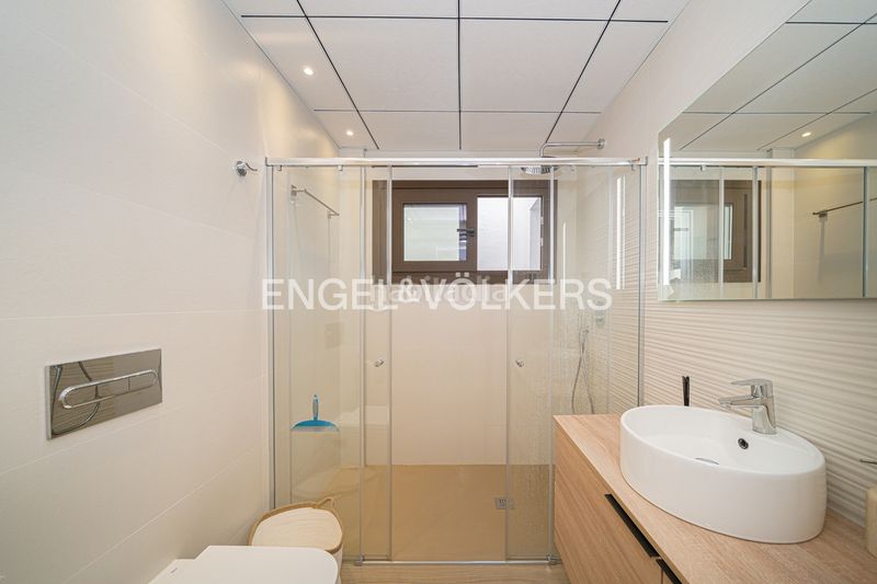 Foto a0b35b40-32fa-4d84-b476-f759db069f9a. Xalet amb calefacció aparcament piscina a balcón de Finestrat-terra marina Finestrat