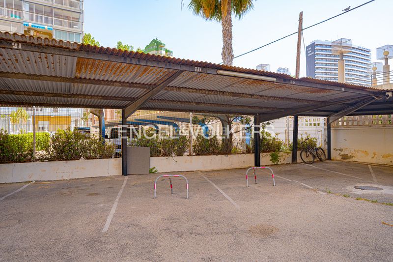Foto 6c2835cc-4529-4338-901f-5c6a3be8a8d8. Pis amb aparcament a Playa Levante Benidorm