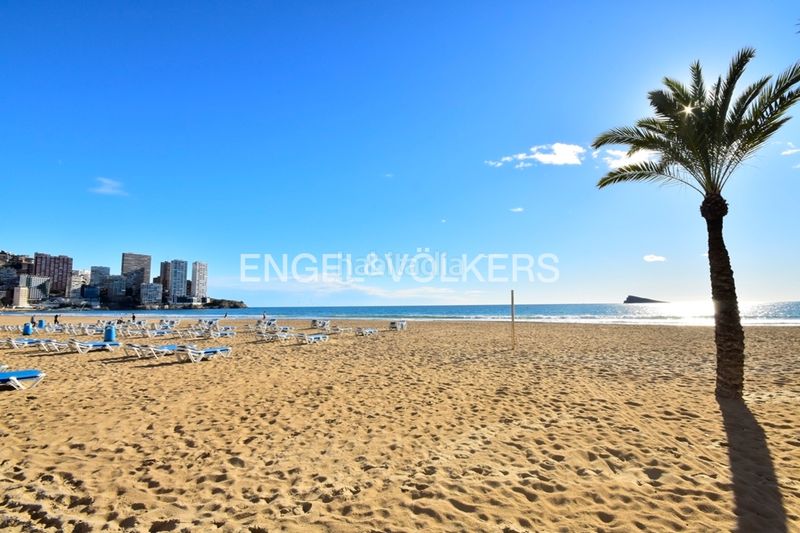 Foto fcbe0c34-0a80-4639-b00a-7fc046dfd28b. Pis amb aparcament a Playa Levante Benidorm