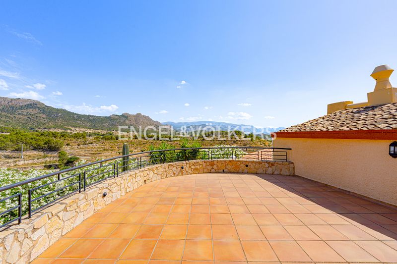 Foto 0328cab3-41c4-422c-829c-9230f0bf6de1. Xalet amb xemeneia piscina a Relleu
