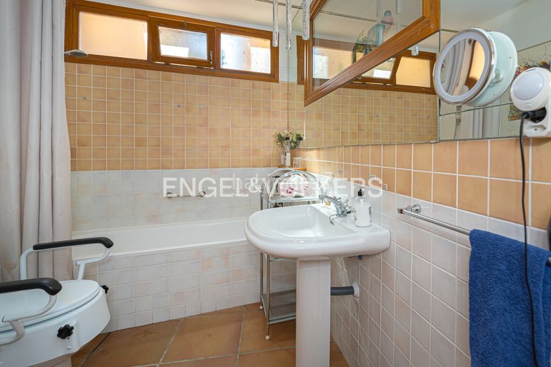 Foto 17c4b626-8148-48aa-97c7-8a0a60f408ea. Xalet amb xemeneia piscina a Relleu