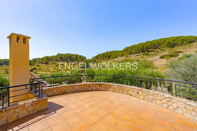 Foto 3a1ba852-42bd-4be8-93b2-5dc49233b03e. Xalet amb xemeneia piscina a Relleu