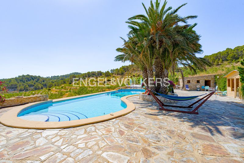 Foto 898ed1d3-a41c-4daa-a13c-4ca4a4641eea. Xalet amb xemeneia piscina a Relleu