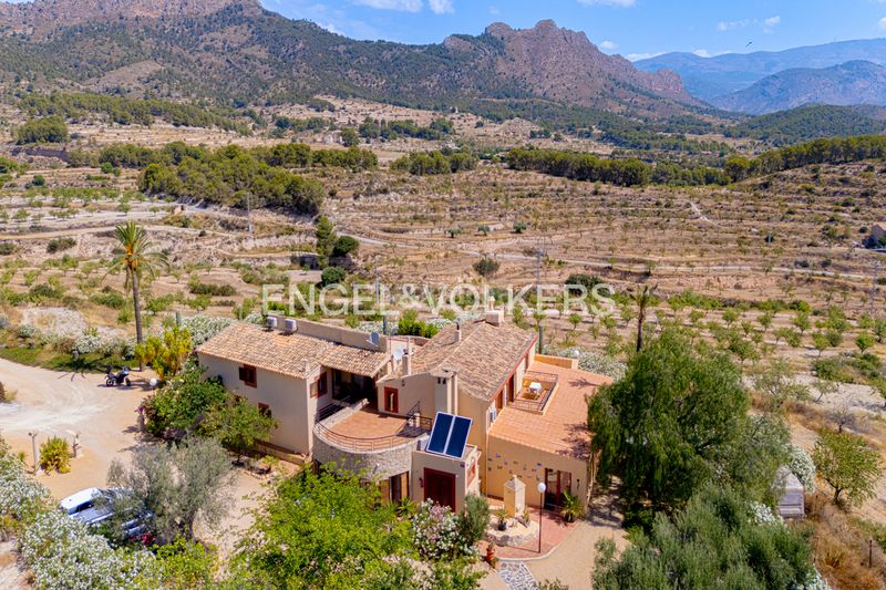 Foto dac7142e-f2d5-4dc8-bed2-6dde13103f82. Xalet amb xemeneia piscina a Relleu