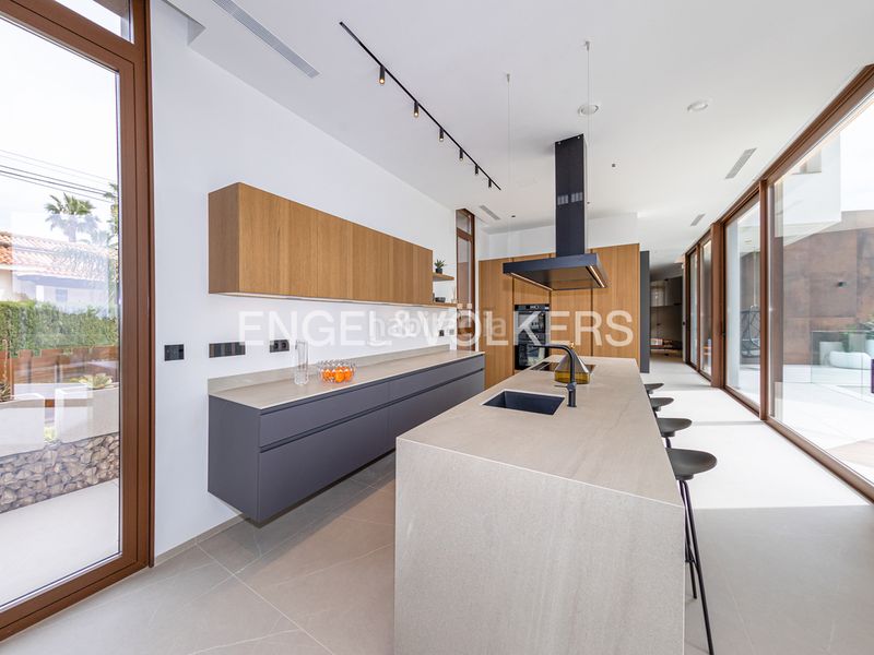 Foto ad6e3e89-263d-43e9-9bf0-536e7d6801aa. Xalet a urbanización barrina centro 5 a Urbanizaciones Benidorm