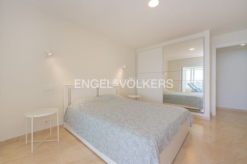 Foto e2361d2d-3e3b-48d0-a36d-32309efbb40c. Pis a avenida de madrid 26 a Playa Levante Benidorm