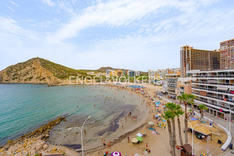 Foto 28736c18-955d-40ec-b4d8-a84edacb631c. Apartamento en travessia marina baixa 2 exclusiva vivienda en primera línea de mar en la cala en Finestrat