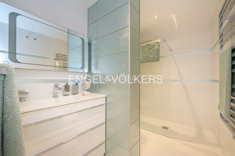 Foto 4841872f-5193-4217-80d2-a428f4504355. Apartamento en travessia marina baixa 2 exclusiva vivienda en primera línea de mar en la cala en Finestrat