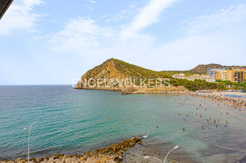 Foto e03d024e-e77f-4b6a-b78a-c34f63916770. Apartamento en travessia marina baixa 2 exclusiva vivienda en primera línea de mar en la cala en Finestrat