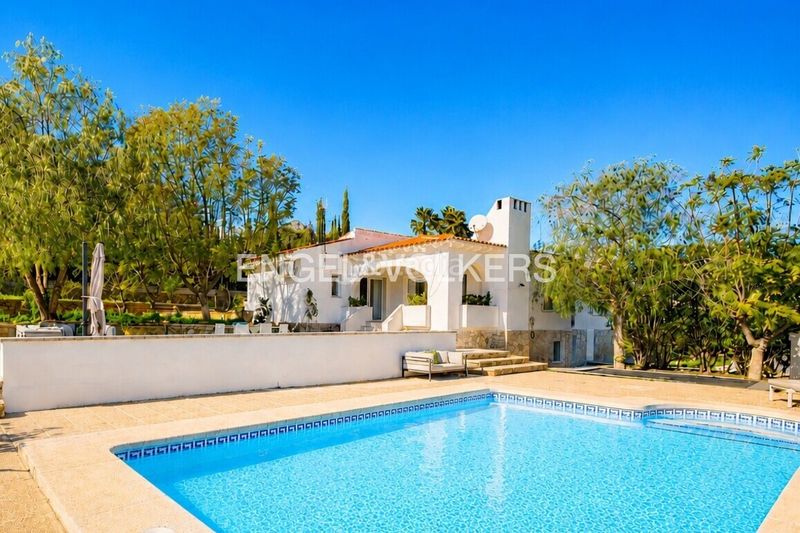 Foto af74ba67-6bd7-4cf8-a97a-5c1405e1101f. Casa amb xemeneia aparcament piscina a La Paz Polop