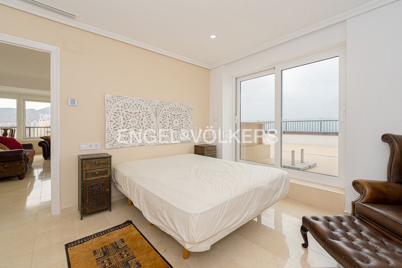 Foto 42fa36d2-60c2-4790-af5a-fdce598768cc. Àtic amb aparcament a Playa Levante Benidorm