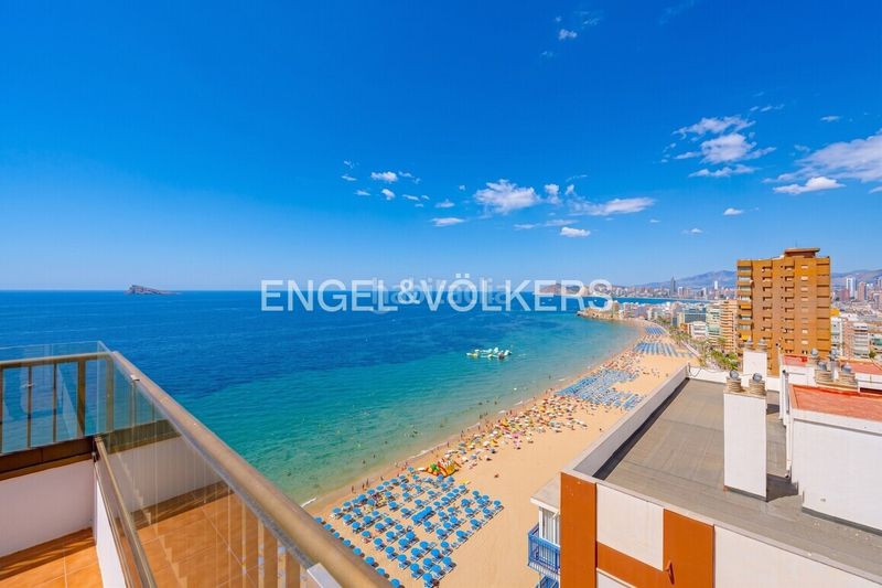 Foto 8cfb9b34-ec99-48ae-9d95-7c1459a13d09. Àtic amb aparcament a Playa Levante Benidorm
