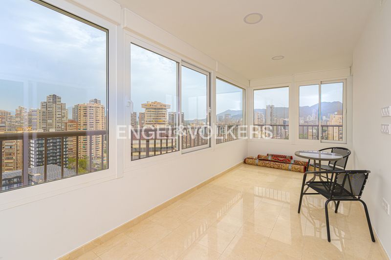 Foto ac94c443-14b0-4bf1-9f04-7a2ed3104664. Àtic amb aparcament a Playa Levante Benidorm
