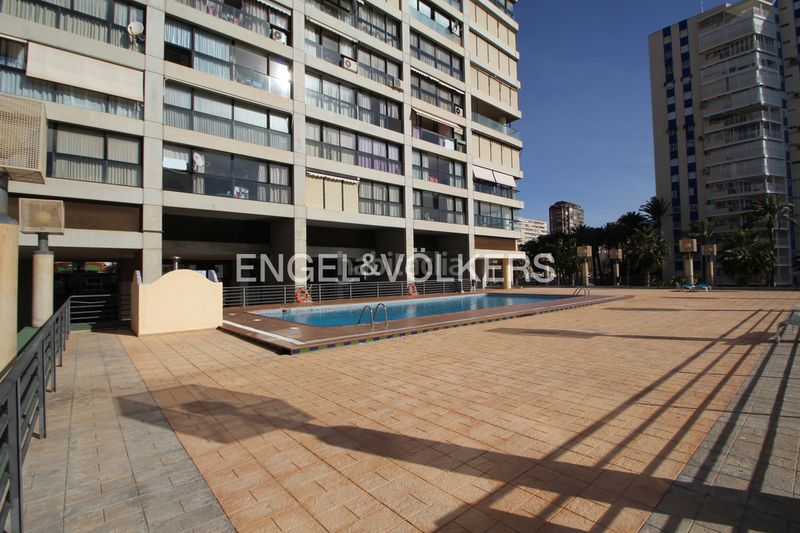 Foto 40fd8636-b57b-4f9b-96bd-4686e2d2d640. Apartament a avenida del mediterráneo 44 a Playa Levante Benidorm