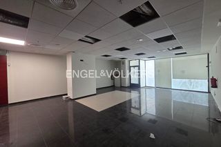 Lloguer Local Comercial  Avenida del mediterráneo. Gran oportunidad: amplio local comercial en la playa de levante,