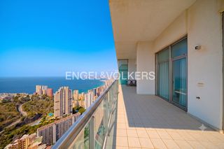 Appartamento  Calle de viena 8. Lujo y altura: tu mirador privado al mediterráneo en torre lugan