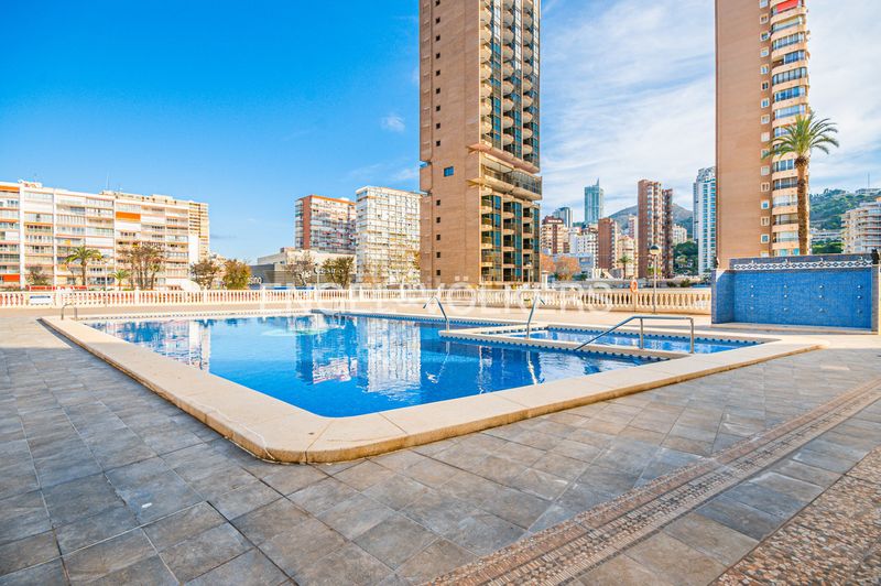Foto 20b593d8-e1c2-4f34-8f3d-2c272c23cb2f. Pis a avenida de madrid 26 a Playa Levante Benidorm