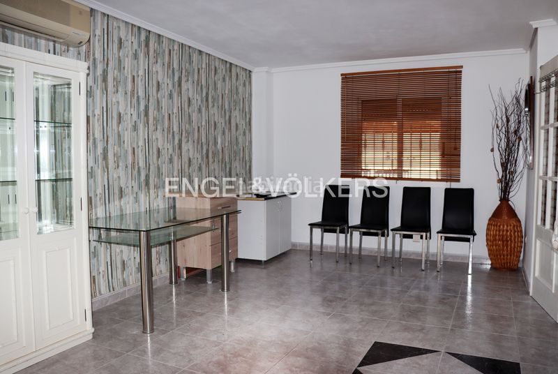 Foto 10741ba9-cc13-4642-a72a-def485d1add9. Xalet amb xemeneia aparcament piscina a Sierra Helada Benidorm