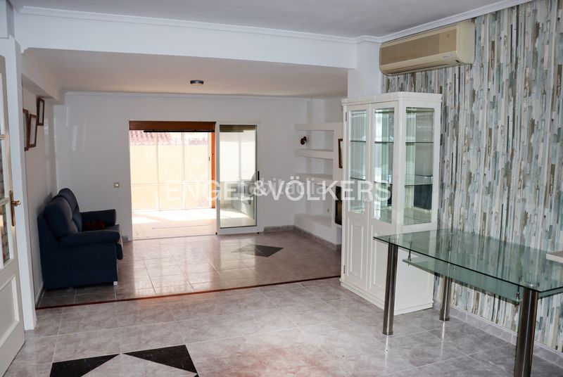 Foto 417a79de-b1db-45b6-86c1-2e6afce74c90. Xalet amb xemeneia aparcament piscina a Sierra Helada Benidorm