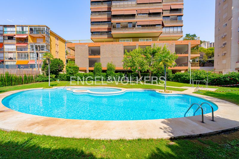Foto 2c4e7e07-b5f2-4247-8350-15c3dc1e4794. Àtic a calle vigo 5 a Playa Poniente Benidorm