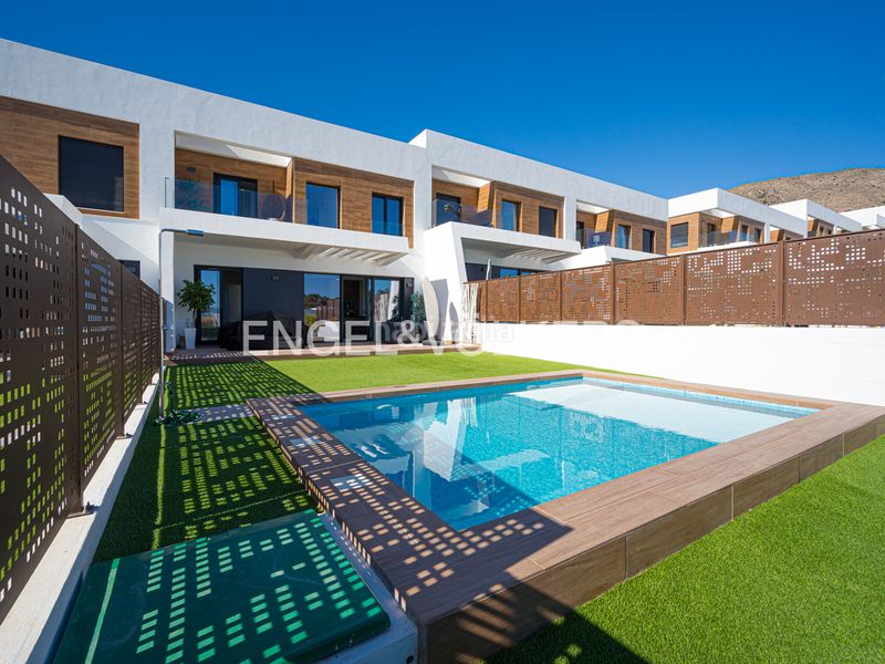 Foto fd27d345-2e2e-4585-8939-0b123f44bc04. Casa en Finestrat pueblo Finestrat