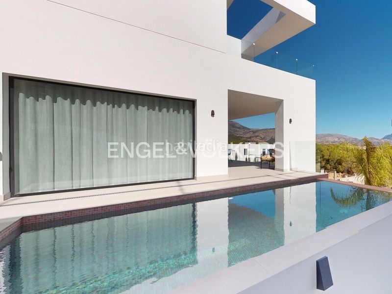 Foto 2bfd0349-c002-4856-98ce-95596253b039. Casa amb piscina a Casco urbano Polop