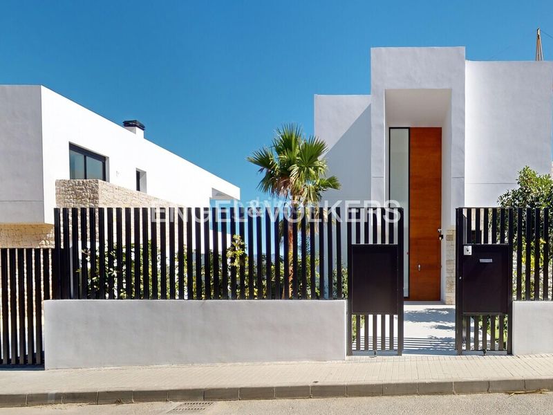 Foto 3744a814-1625-42d8-bcc3-3d71d18acae7. Casa amb piscina a Casco urbano Polop