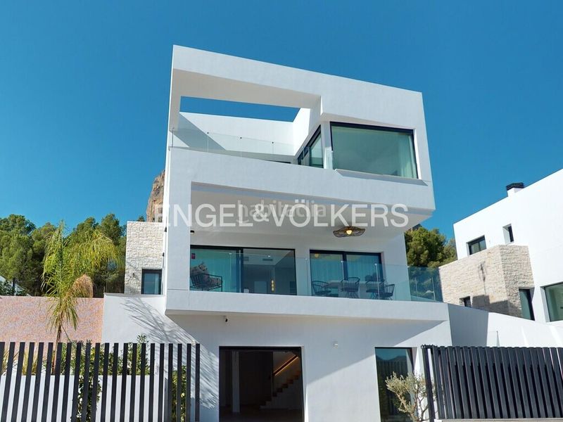 Foto 5a9f4fd1-efdf-4c76-bd3f-aa745c170879. Casa amb piscina a Casco urbano Polop