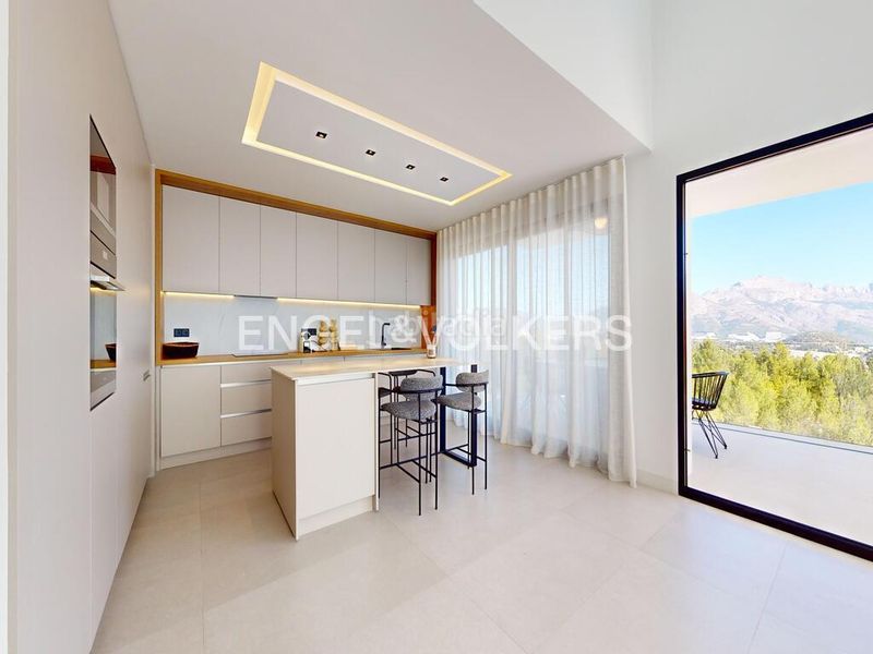 Foto 8871eb51-3fe3-4ad5-87bd-f698424f9357. Casa amb piscina a Casco urbano Polop