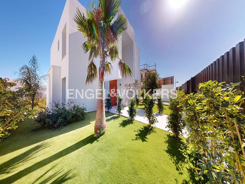 Foto dbe90e3b-b57b-4fa6-ad1f-f4629e6012b0. Casa amb piscina a Casco urbano Polop