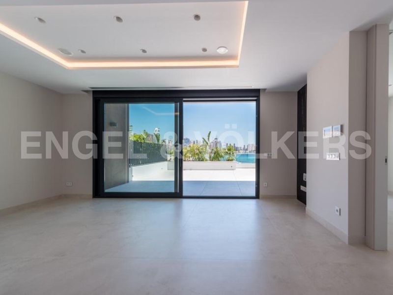 Foto 4e8eb5c9-2301-41c9-b559-4655e67e3ec2. Apartament amb piscina a Levante Alto Benidorm