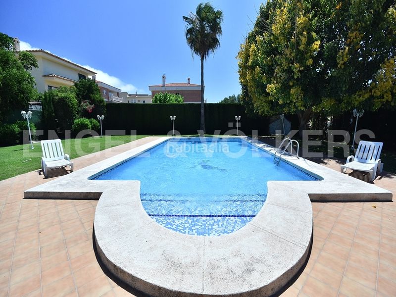 Foto 11a7e585-54ae-4705-8b88-3c74127ee036. Casa amb piscina a Sierra Helada Benidorm