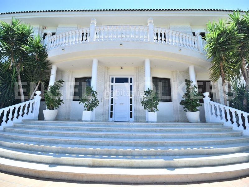 Foto 327639d9-d846-4811-81ff-abbef5be4abb. Casa amb piscina a Sierra Helada Benidorm
