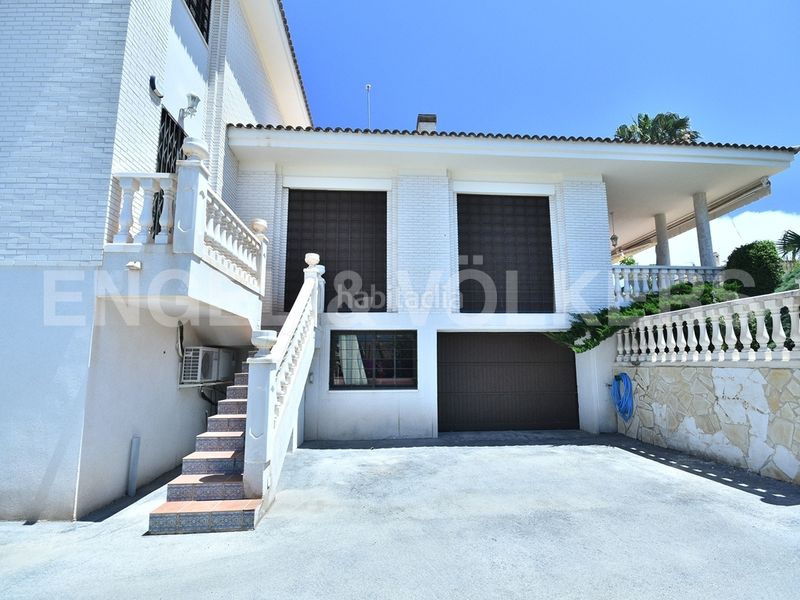 Foto 7a69fda1-9586-4b2c-9361-59b6882b5b99. Casa amb piscina a Sierra Helada Benidorm