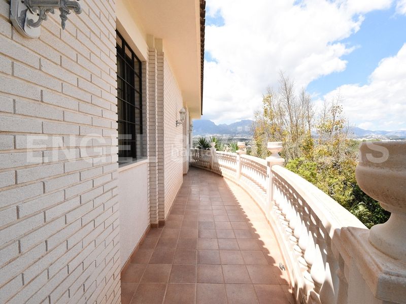 Foto af35bf24-d9e2-4257-8a89-68ec798e1e9b. Casa amb piscina a Sierra Helada Benidorm