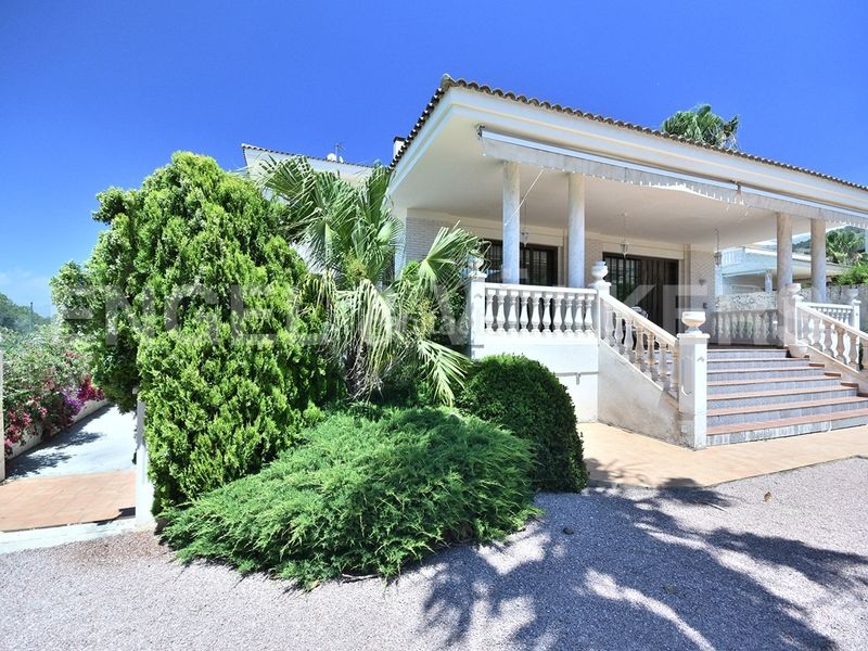 Foto bdcf9c7a-8cce-4d00-b55a-c6453fb9e8f2. Casa amb piscina a Sierra Helada Benidorm