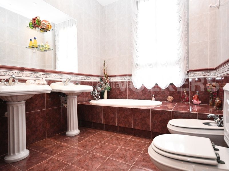 Foto d17114e7-3286-45e1-8645-bb19fa9f81b7. Casa amb piscina a Sierra Helada Benidorm