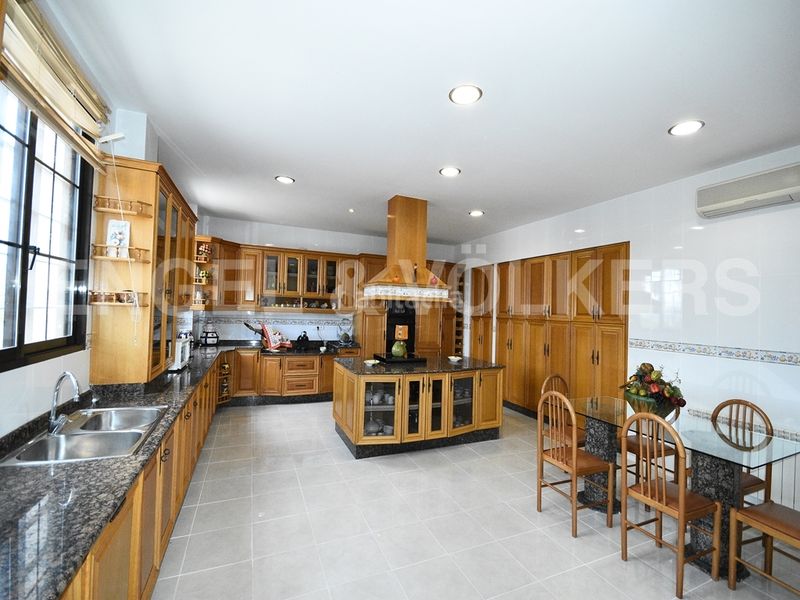 Foto dd847ae0-45d1-40d1-bf3f-229a328ee185. Casa amb piscina a Sierra Helada Benidorm