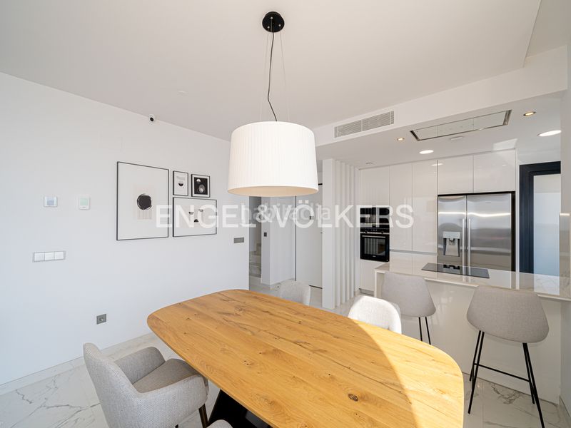 Foto 07c2c833-0bd7-4491-a0bf-492b1f82838f. Àtic amb piscina a Levante Alto Benidorm