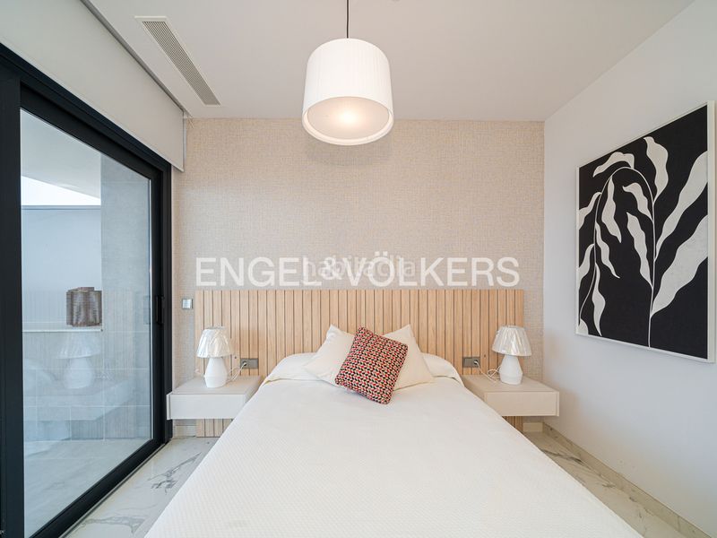 Foto 1fb3a7ca-413c-4a49-a2a1-891dc4fe81f3. Àtic amb piscina a Levante Alto Benidorm