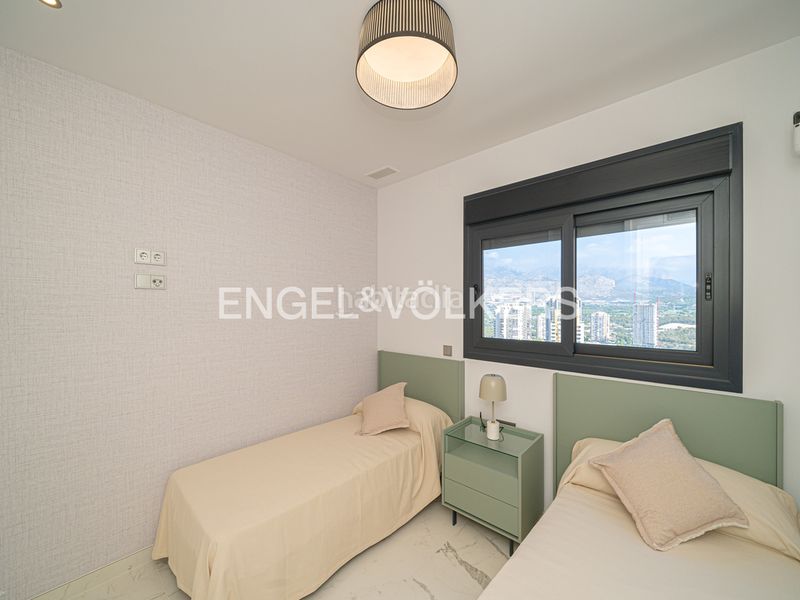 Foto 2700155a-873f-469e-8616-b4cd480087ea. Àtic amb piscina a Levante Alto Benidorm