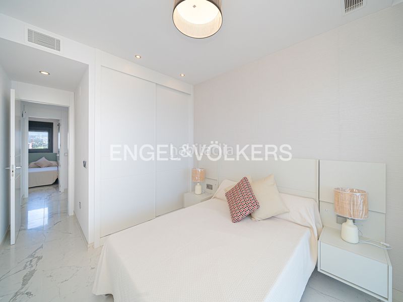 Foto 2f576aca-a2a3-49f7-89e6-76f2e5d3e986. Àtic amb piscina a Levante Alto Benidorm