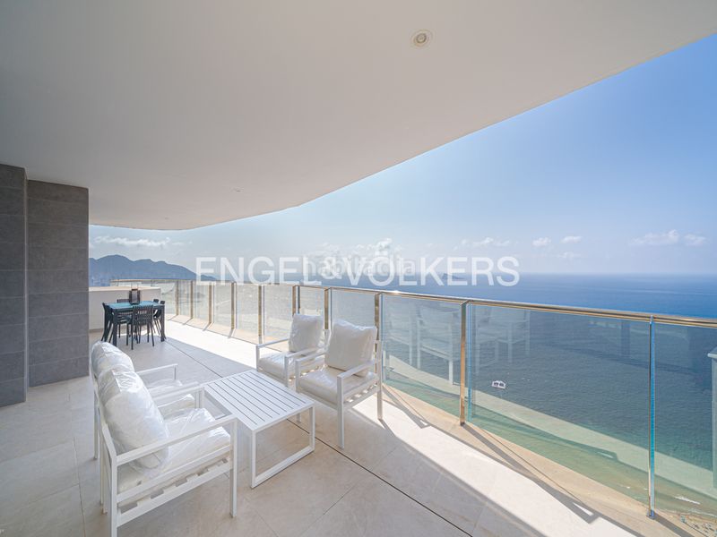 Foto 3df6af53-ba5e-4b05-b57a-6618b913cb38. Àtic amb piscina a Levante Alto Benidorm