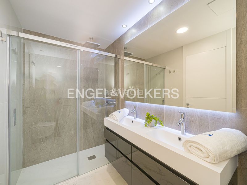 Foto 508be453-f556-42ba-b984-3388690331c8. Àtic amb piscina a Levante Alto Benidorm